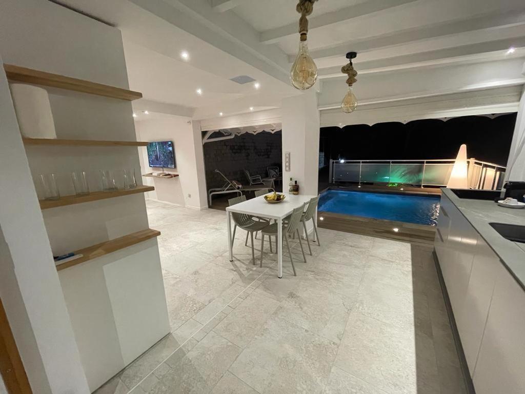 Les Appart Villa Sunbay Caraibes Avec Piscine Privative Vue Mer Et Montagne Le François Buitenkant foto